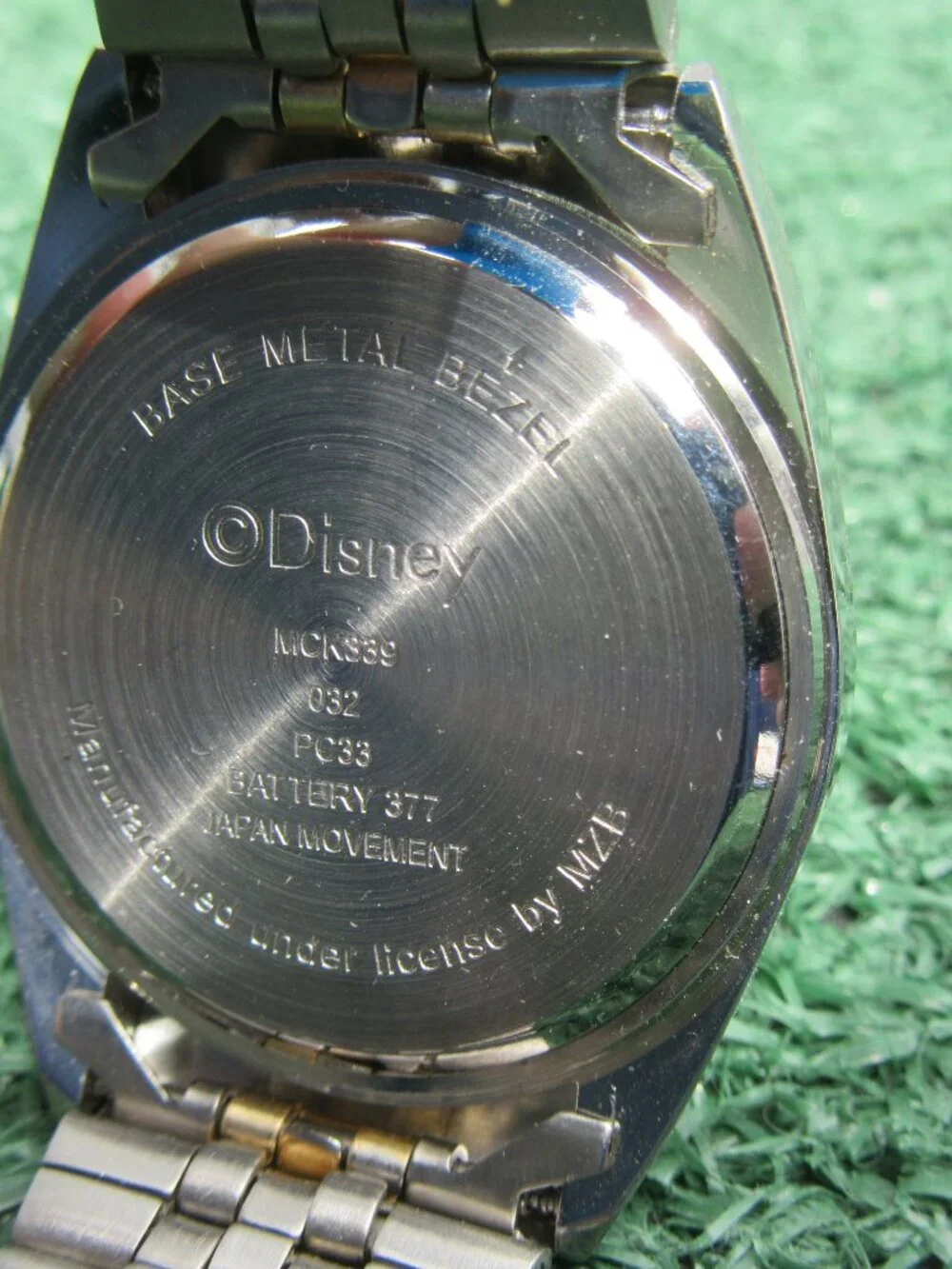 Brand New MZBerger Company Disney Mickey Mouse Wrist Watch MCK339 w/ Tin